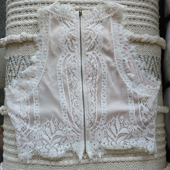 🌷 Lace Crochet Cropped Zip back top - Picture 5 of 9